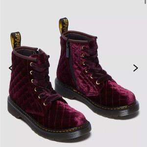 JUNIOR VEGAN 1460 QUILTED VELVET LACE UP BOOTS